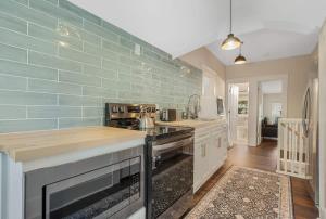 Charming 2BR East Nash Duplex Great Location