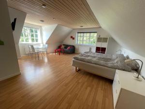 Stort Værelse på Landsted nær Løkken