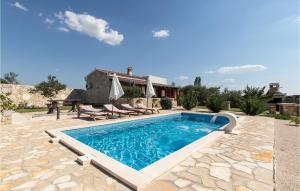 Lovely Home In Donji Zemunik