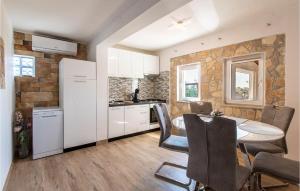 Lovely Home In Donji Zemunik