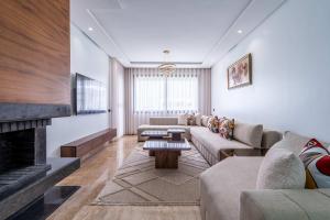 Appartement avec Piscine dans Résidence Privée