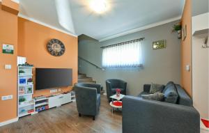 Amazing Home In Sveti Kriz 