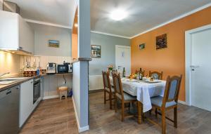 Amazing Home In Sveti Kriz