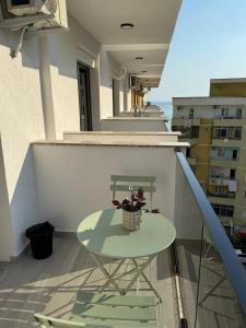 Shengjin Apartment on the beach