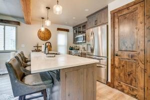 Walk to Slopes and Main St Cozy Breckenridge Condo!