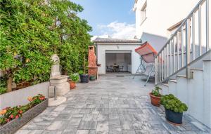 Lovely Apartment In Povljana With Wifi