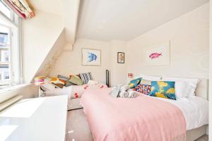 Stylish Chelsea House With Parking