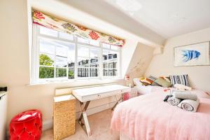 Stylish Chelsea House With Parking