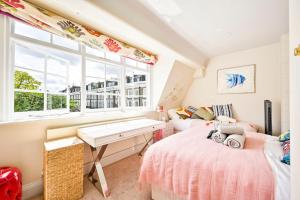 Stylish Chelsea House With Parking