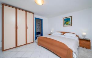 1 Bedroom Beautiful Apartment In Rabac