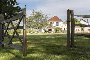 Maisons de vacances 4 house 5 bedrooms, swimming pool and river absolute calm : photos des chambres