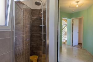 Maisons de vacances 4 house 5 bedrooms, swimming pool and river absolute calm : photos des chambres