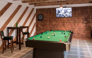 Gorgeous Home In Pokrovnik With Wifi