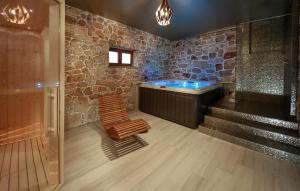 Gorgeous Home In Pokrovnik With Wifi