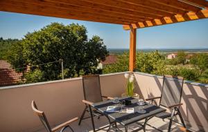 Gorgeous Home In Pokrovnik With Wifi