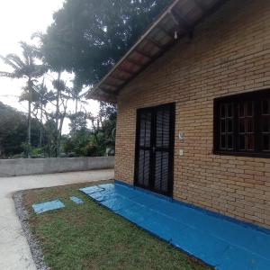 Tahoma Chale Rustico côr Café e vermelho Prumirim Paraiso