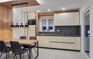 1 Bedroom Beach Front Apartment In Silo