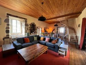 Maisons de vacances Calme, charme & nature au chateau d-Anjony : Maison 3 Chambres