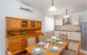 Cozy Apartment In Malinska With Kitchen