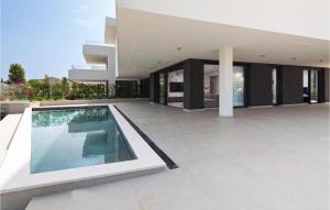 Gorgeous Apartment In Malinska 