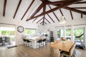 Villa Stella - heated pool, jacuzzi & sauna