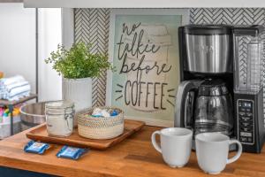 Designer 5BR Beach House + Parking, Steps to Ocean