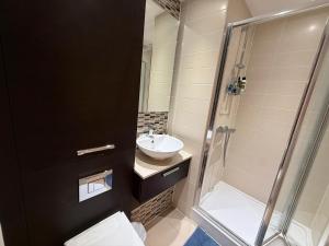 Stunning 2- Bed flat Ensuite, Balcony & Shard View