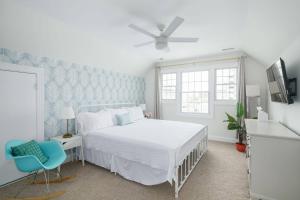 Beachblock Oasis: 5BR Designer Home w Parking