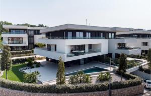 Gorgeous Apartment In Malinska