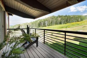 4 BR TRUE Ski-in & Out Stunning Views Pool HotTub