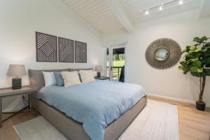 4 BR TRUE Ski-in & Out Stunning Views Pool HotTub