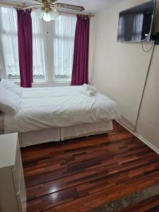 Tanners End Apartment