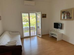 Two-Bedroom Apartment with Terrace room in Apartment Palit 16356b