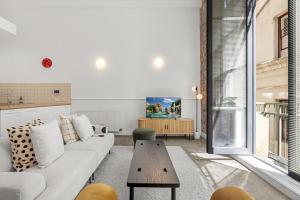Classic 1-Bed City Stay Near Eateries and Laneways