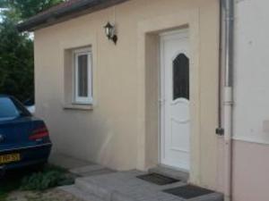 Charmant Gîte à Étain, Tout Inclus, Proche Verdun avec Terrasse et Parking - FR-1-585-3