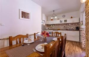 Awesome Home In Daruvar With Jacuzzi