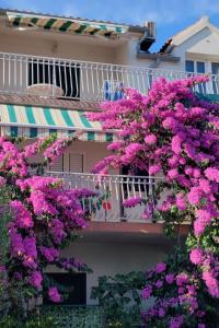 Apartments with parking space Vodice - 24737