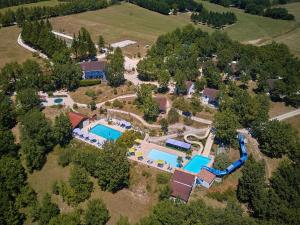 Maisons de vacances Holiday Home in Mauroux with Pools & Vineyards : photos des chambres