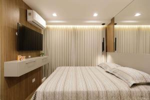 AUN1114 - Studio in the Center
