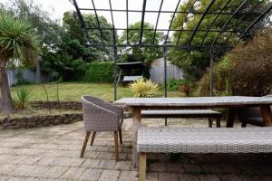 Sunny Ambleside Escape & Home Office