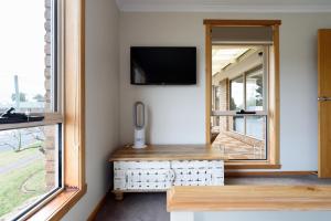 Sunny Ambleside Escape & Home Office