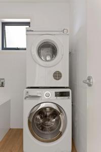 Perfect Jervis Bay location & fresh modern living