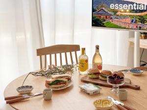 3-Min Walk from Achasan Station, 2-Bedroom Bali Mood Stay with Hinoki Aroma