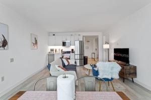 Stylish CozySuites Condo at Showboat #5