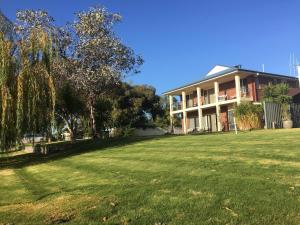 Lake Boga Waterfront