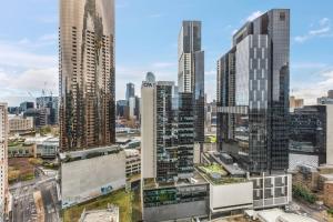 Urban Calm - Tranquil Retreat by Yarra River and Crown