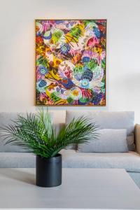 Tropic Pavilion - Breezy Designer Retreat near Beach