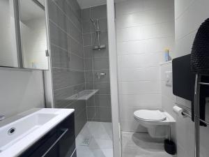 Appartement au cœur de Cauterets, confort, calme et proximité des thermes - FR-1-812-139