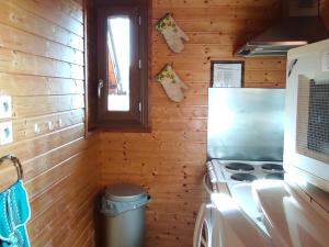 Chalet authentique au cœur de la nature près de Super Besse - FR-1-814-143