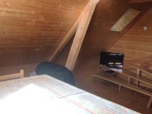 Chalets Chalet authentique au coeur de la nature pres de Super Besse - FR-1-814-143 : photos des chambres